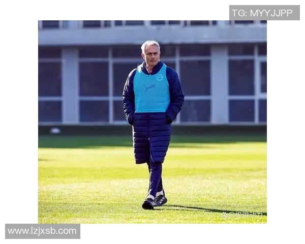 当绿茵巨星为爱停步那一刻足球与深情交织的人生传奇